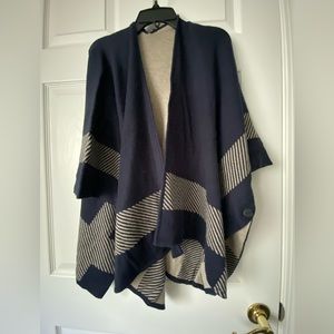 Cabi 3163 reversible wrap / poncho